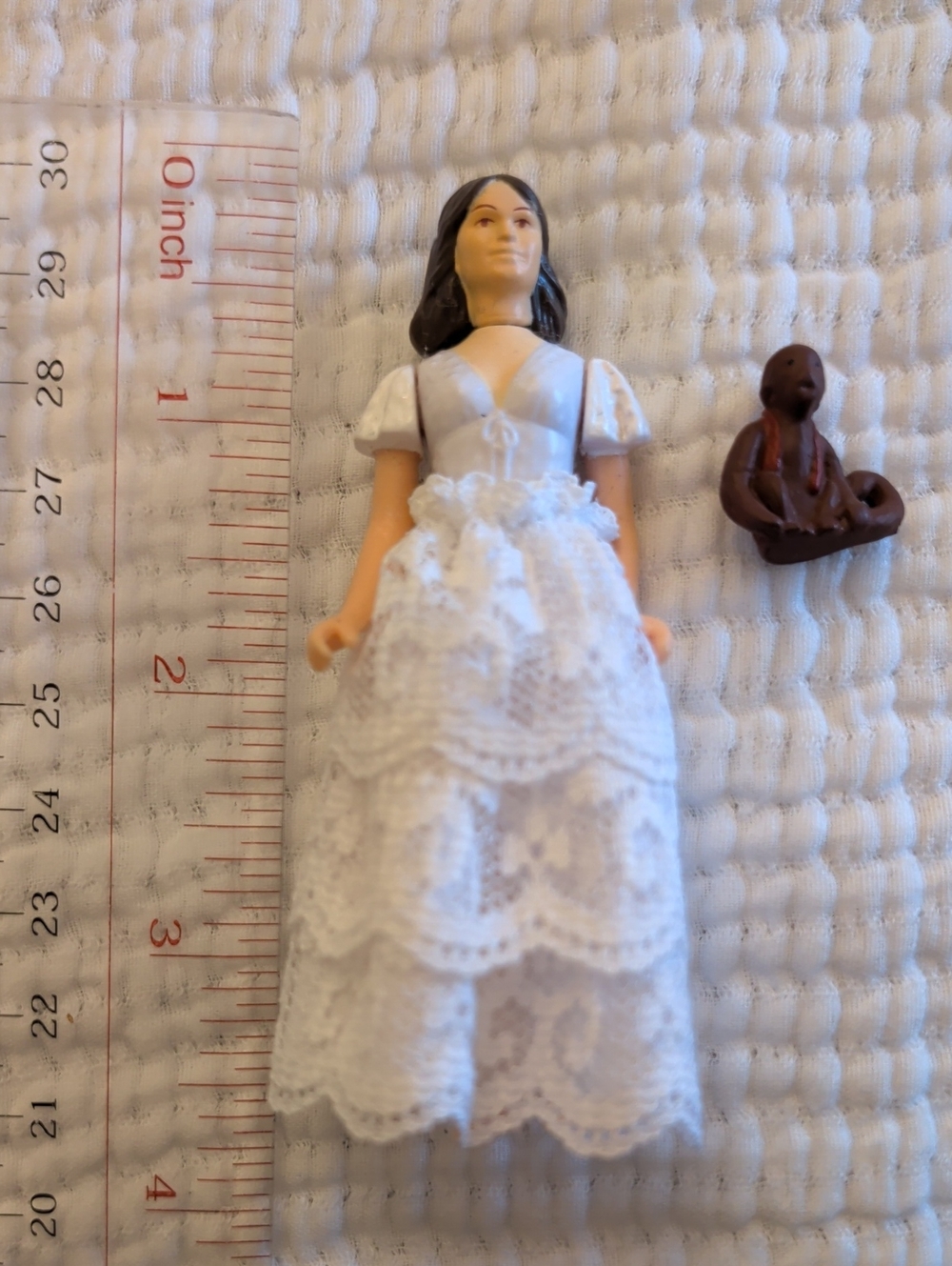 Indiana Jones Marion Ravenwood Figurine With Capuchin "Snuff"